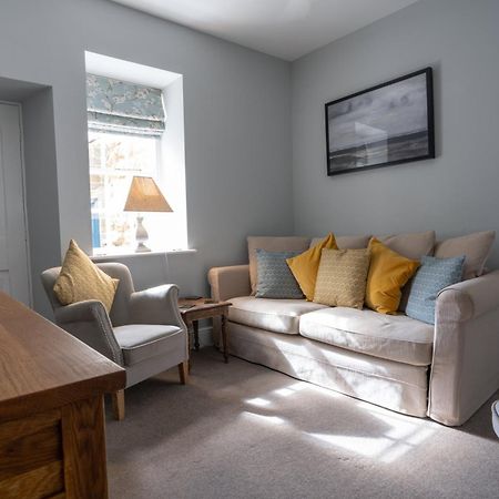 Hassop Station Apartment On The Monsal Trail 베이크웰 외부 사진