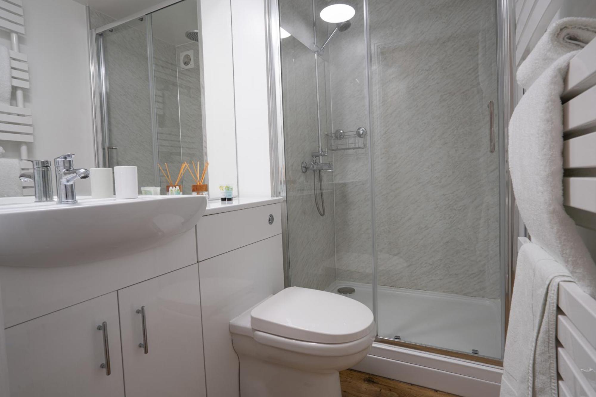 Hassop Station Apartment On The Monsal Trail 베이크웰 외부 사진