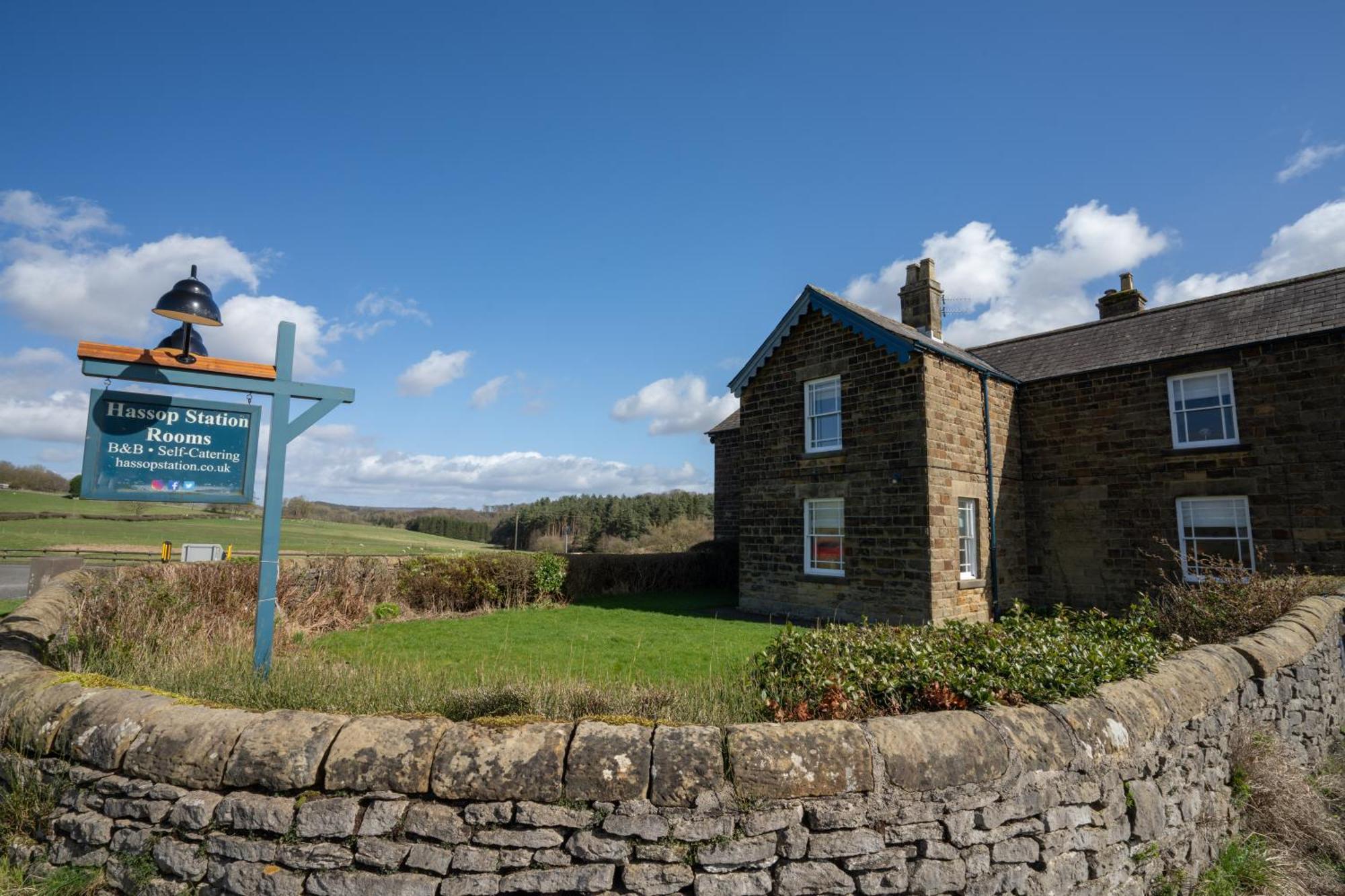 Hassop Station Apartment On The Monsal Trail 베이크웰 외부 사진